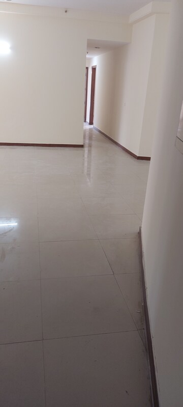 Building Lobby in 3.5 BHK Apartment at Unitech Uniworld Gardens, Sector 47 – for Rent