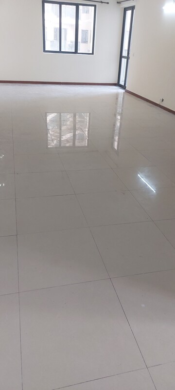 Bathroom in 3.5 BHK Apartment at Unitech Uniworld Gardens, Sector 47 – for Rent