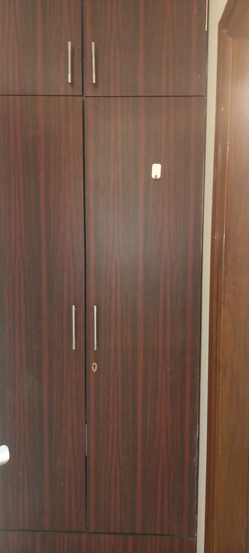 Furnished Amenities in 3.5 BHK Apartment at Unitech Uniworld Gardens, Sector 47 – for Rent