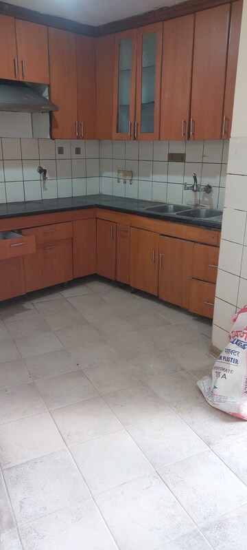Balcony in 3.5 BHK Apartment at Unitech Uniworld Gardens, Sector 47 – for Rent