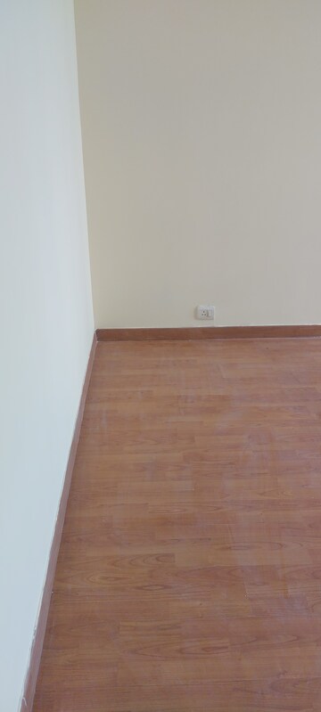 Room in 3.5 BHK Apartment at Unitech Uniworld Gardens, Sector 47 – for Rent