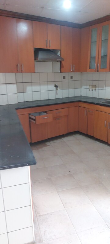 Kitchen in 3.5 BHK Apartment at Unitech Uniworld Gardens, Sector 47 – for Rent