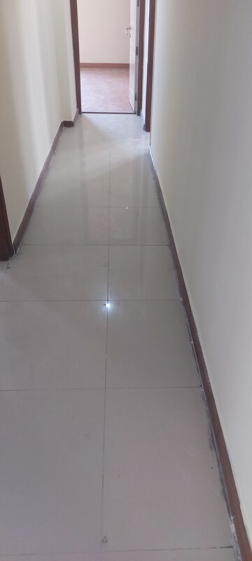 Furnished Amenities in 3.5 BHK Apartment at Unitech Uniworld Gardens, Sector 47 – for Rent