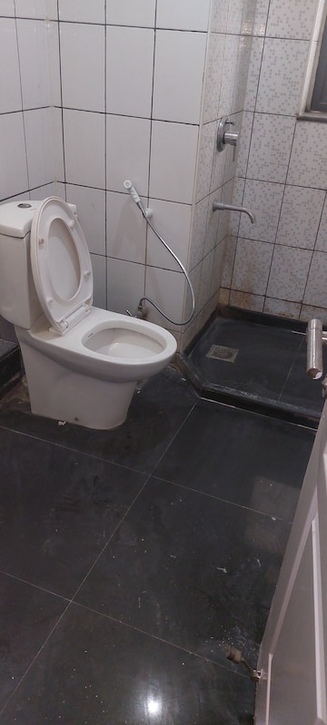 Bathroom in 3.5 BHK Apartment at Unitech Uniworld Gardens, Sector 47 – for Rent