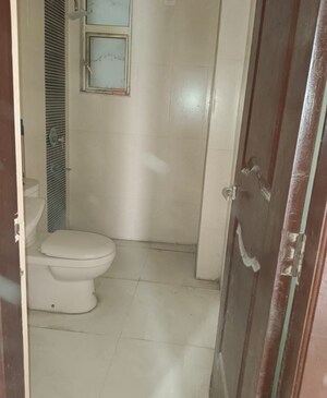 Bathroom in 4 BHK Apartment at Amrapali Platinum, Sector 119 – for Sale