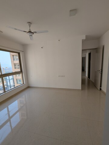 Room in 2 BHK Apartment at Hiranandani Fortune City, New Panvel – for Rent