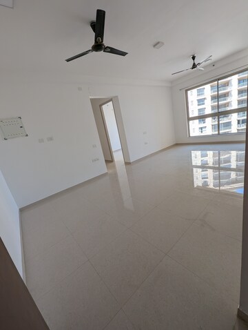 Room in 2 BHK Apartment at Hiranandani Fortune City, New Panvel – for Rent