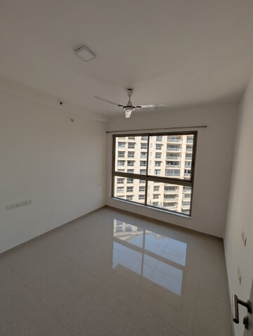Room in 2 BHK Apartment at Hiranandani Fortune City, New Panvel – for Rent