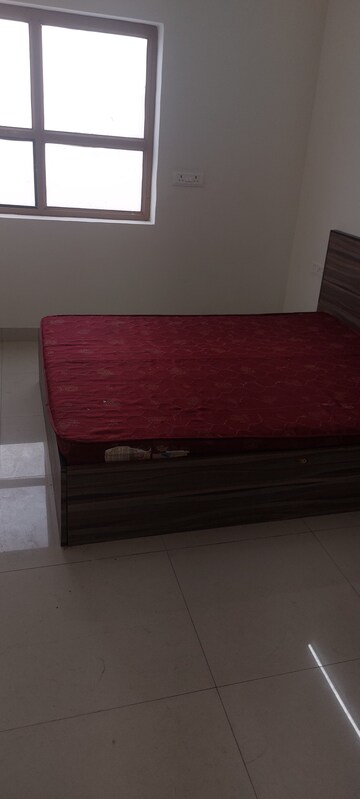 Furnished Amenities in 1 RK Apartment at Unitech Uniworld Gardens, Sector 47 – for Rent