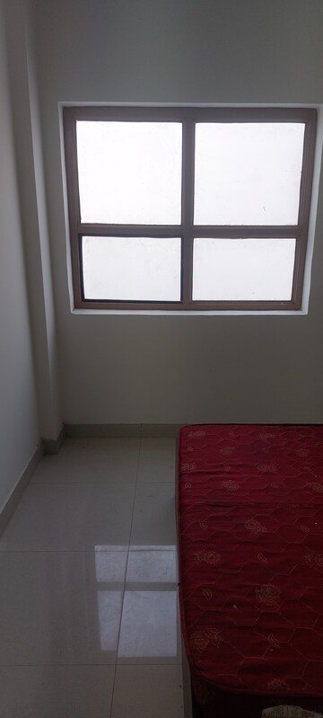 Room in 1 RK Apartment at Unitech Uniworld Gardens, Sector 47 – for Rent