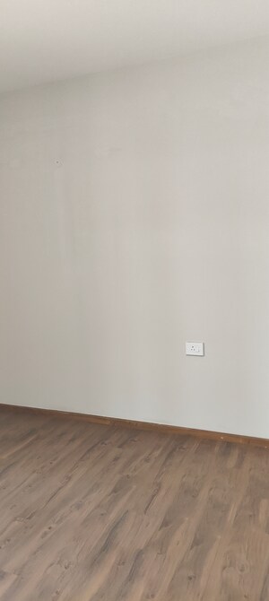 Room in 3 BHK Apartment at Signature Global Prime, Sector 63a – for Sale