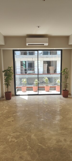 Room in 3 BHK Apartment at Signature Global Prime, Sector 63a – for Sale