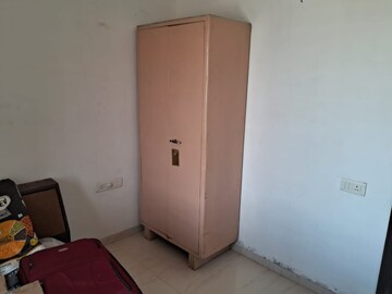 Room in 3 BHK Apartment at Ellisbridge – for Rent