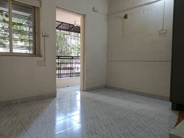 Room in 2 BHK Apartment at Sai Prabha Apartment, Khar West – for Rent
