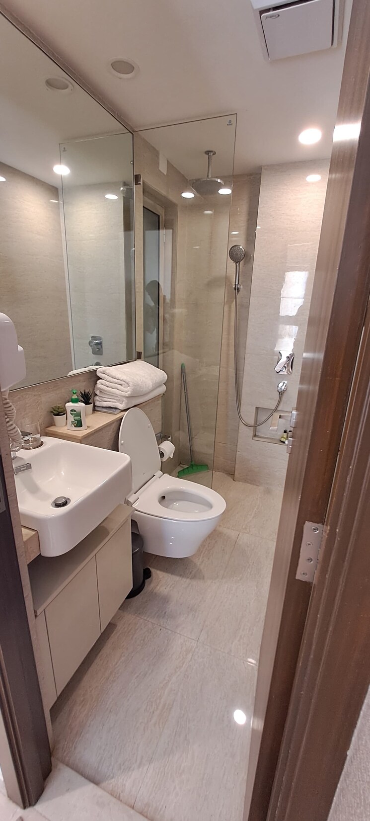 Bathroom, hiranandani-regent-hill 1 Bedroom 379 Sq.Ft. Apartment In Powai Mumbai 8448708