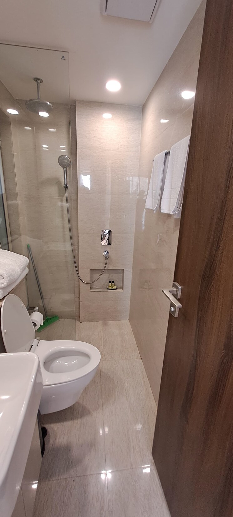 Bathroom, hiranandani-regent-hill 1 Bedroom 379 Sq.Ft. Apartment In Powai Mumbai 8448708