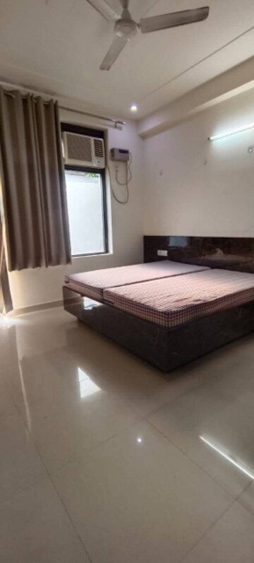 1 BHK Builder Floor For Rent in Sushant Vyapaar Kendra, Sector 43