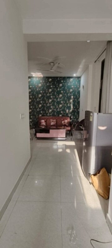 Furnished Amenities in 1 BHK Builder Floor at Sushant Vyapaar Kendra, Sector 43 – for Rent