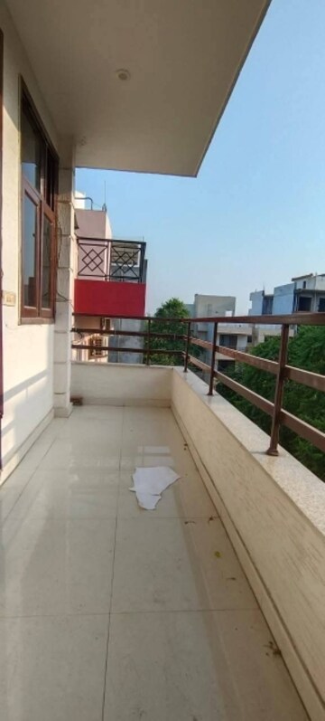 Balcony in 1 BHK Builder Floor at Sushant Vyapaar Kendra, Sector 43 – for Rent