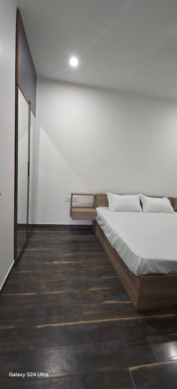 Bathroom in 1 BHK Builder Floor at Sushant Vyapaar Kendra, Sector 43 – for Rent