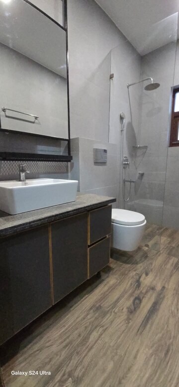 Bathroom in 1 BHK Builder Floor at Sushant Vyapaar Kendra, Sector 43 – for Rent