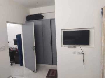 Master Bedroom in 1 BHK Builder Floor at Super Mart 1, Sector 27 – for Rent