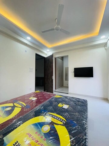 Bedroom in 1 BHK Builder Floor at Super Mart 1, Sector 27 – for Rent