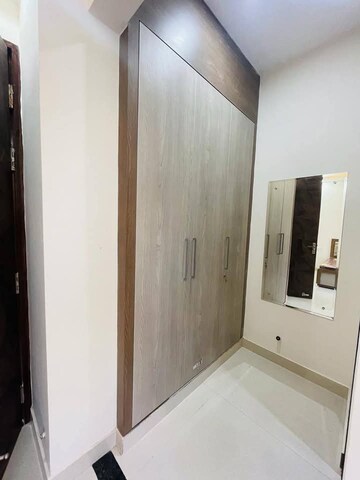 Building Lobby in 1 BHK Builder Floor at Super Mart 1, Sector 27 – for Rent