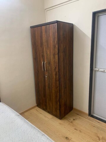 Room in 2 BHK Apartment at West View Vile Parle West, Vile Parle West – for Rent