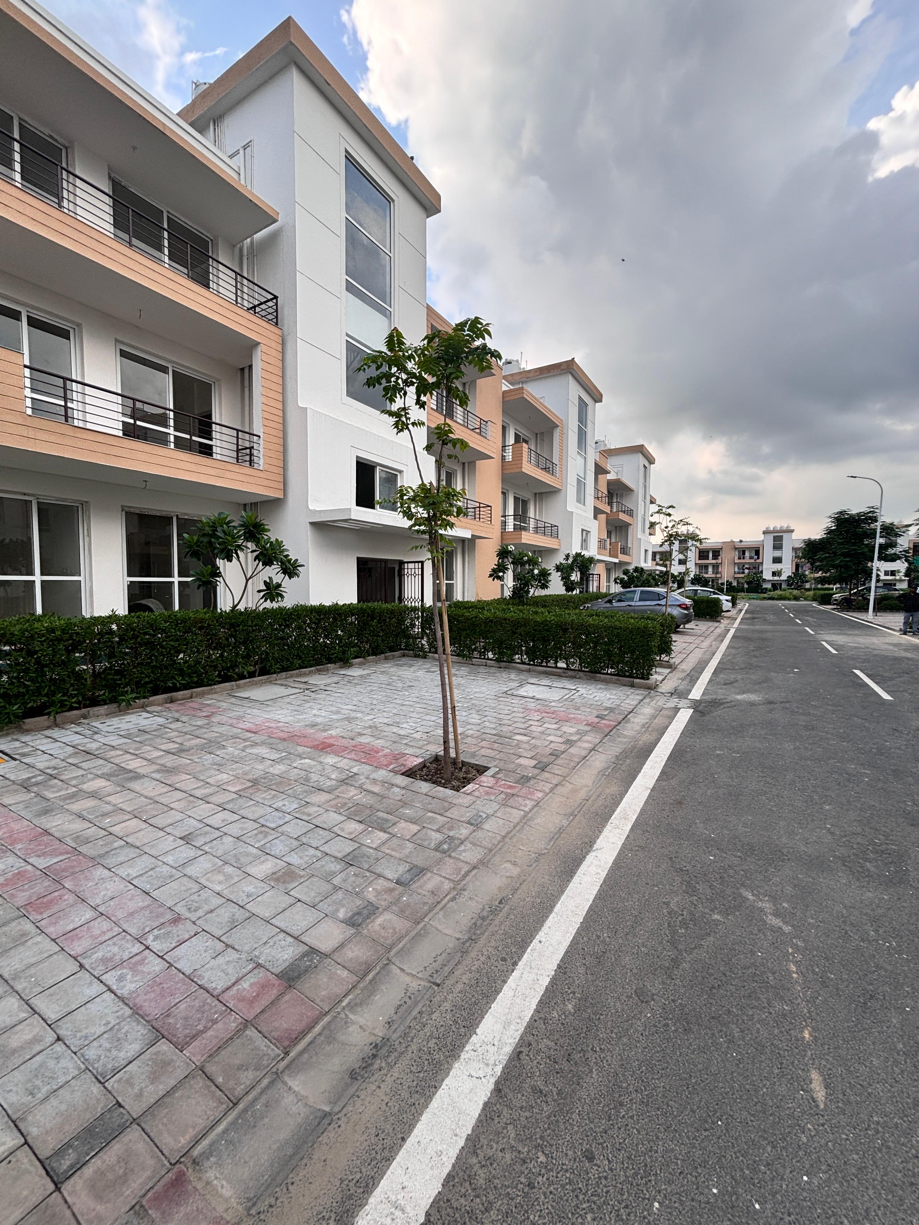 3 BHK + Extra Room Builder Floor For Sale in Bptp Park Floors I