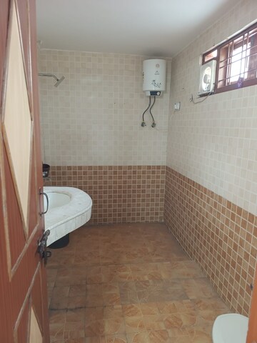 Bathroom in 3 BHK Builder Floor at Ansal Plaza Sector-23, Sector 23 – for Rent