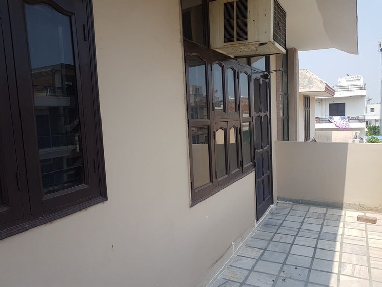 Room, sector 40 1.5 Bedroom 1000 Sq.Ft. Builder Floor In Sector 40 Gurgaon 8448876