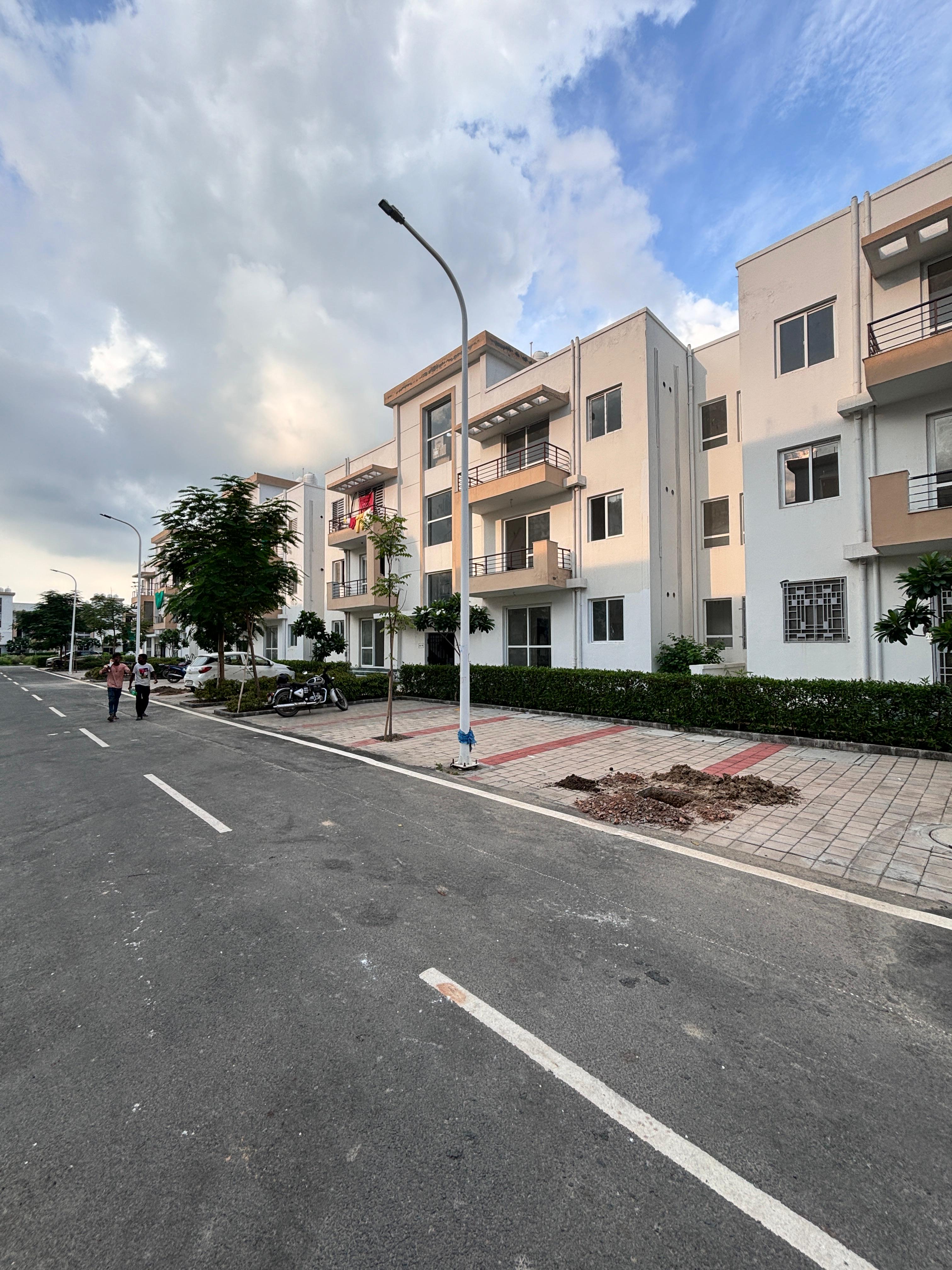 3 BHK + Pooja Room Builder Floor For Sale in Bptp Park Floors I