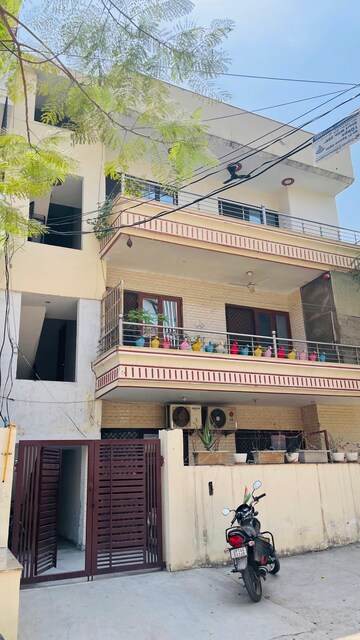 3 BHK Builder Floor For Sale in Green Fields Colony