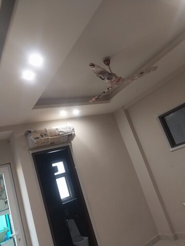 Furnished Amenities in 3 BHK Builder Floor at Unitech South City II, Sector 50 – for Rent