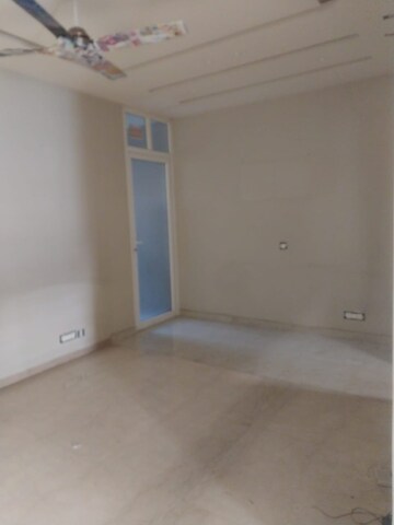 Room in 3 BHK Builder Floor at Unitech South City II, Sector 50 – for Rent