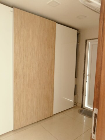 Room in 4 BHK Builder Floor at Unitech South City II, Sector 50 – for Rent
