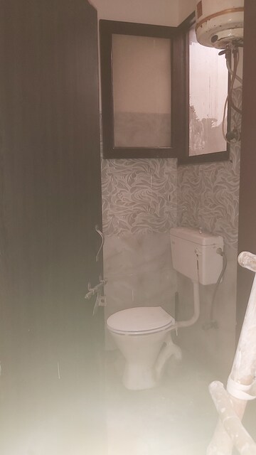 Bathroom in 1 RK Builder Floor at Mayur Vihar – for Rent