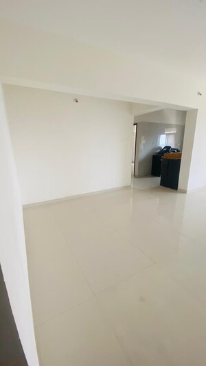 Room in 2 BHK Apartment at Kamla Sukhshanti, Kandivali West – for Sale