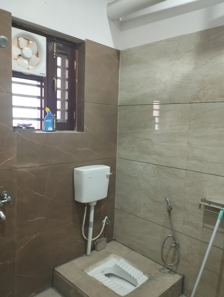 Bathroom, sonipat road 4 Bedroom 300 Sq.Yd. Independent House In Sonipat Road Sonipat 8449103