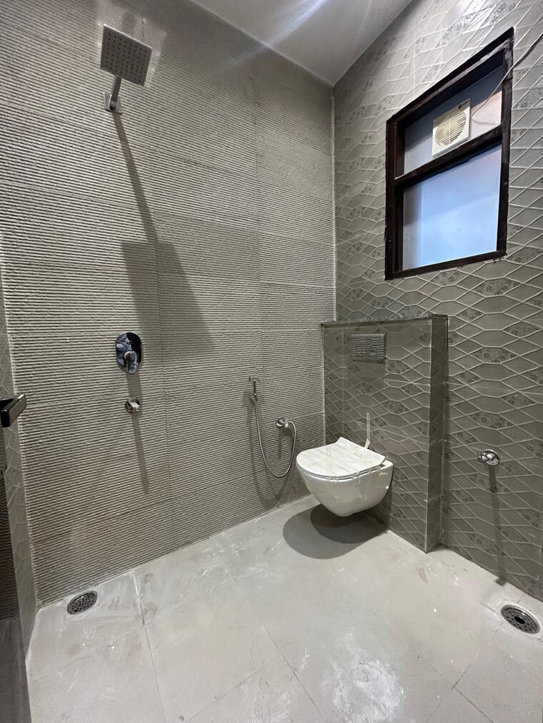 Bathroom, patiala road 3.5 Bedroom 1450 Sq.Ft. Builder Floor In Patiala Road Zirakpur 8449081