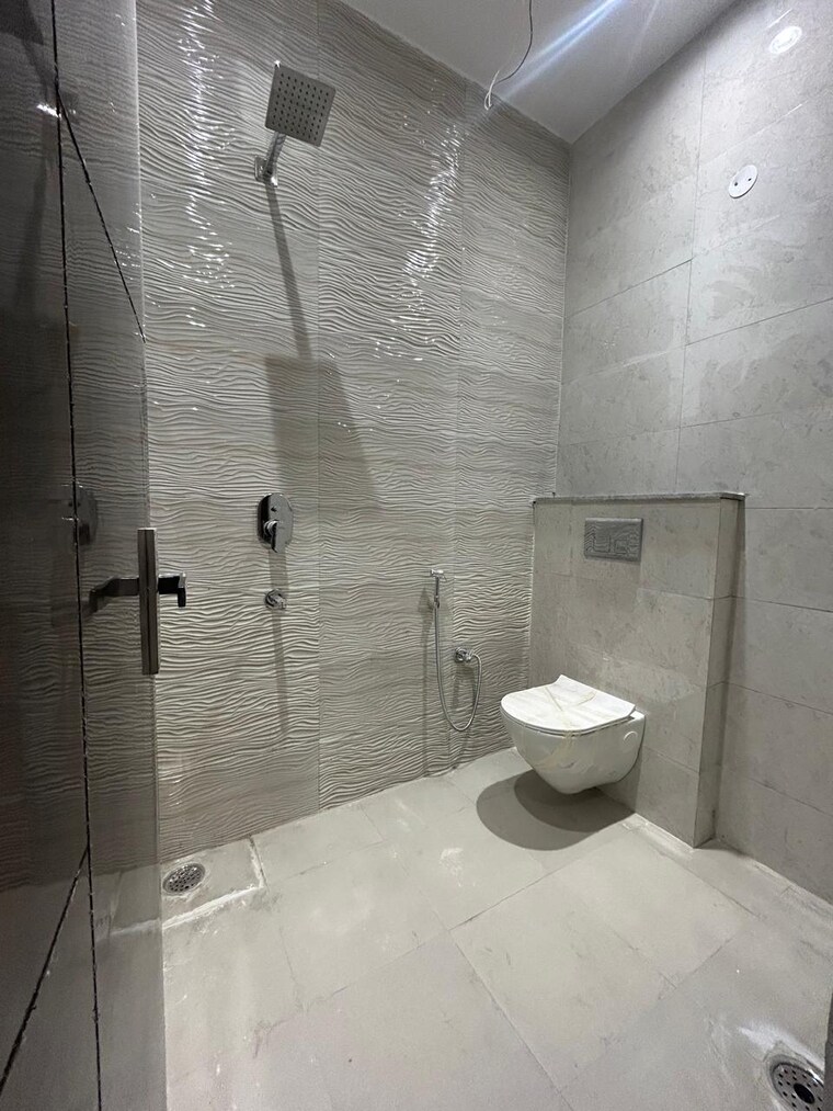 Bathroom, patiala road 3.5 Bedroom 1450 Sq.Ft. Builder Floor In Patiala Road Zirakpur 8449096