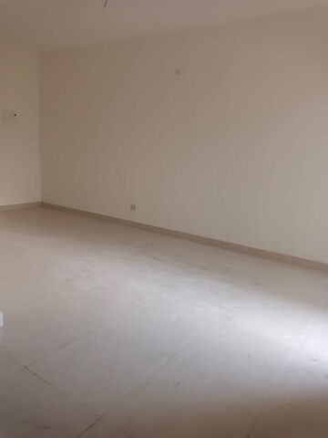 Room in 2 BHK Apartment at Pyramid Elite, Sector 86 – for Rent