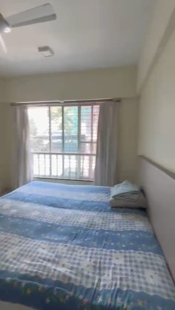 Room in 4 BHK Apartment at Santacruz East – for Sale
