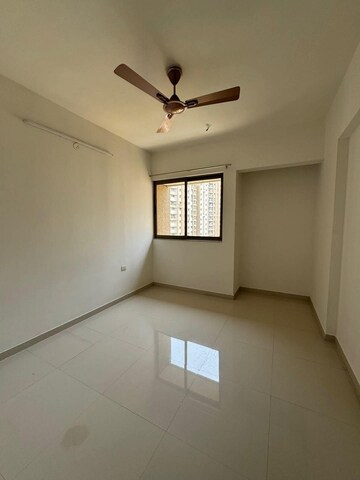 2 BHK Apartment For Rent in Lodha Splendora, Ghodbunder Road