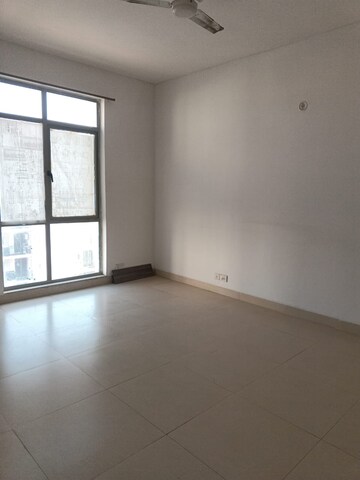 Room in 2 BHK Apartment at Signature Orchard Avenue 2, Sector 93 – for Rent