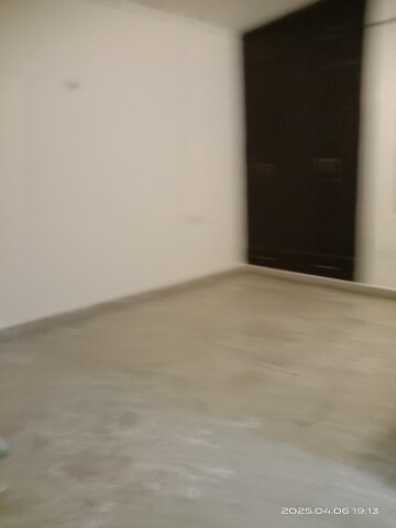 Room in 1.5 BHK Builder Floor at Satyam Plaza, Sector 15 – for Rent
