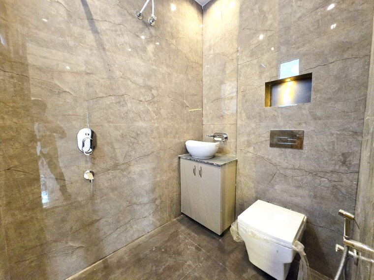 Bathroom, peer mucchalla 3 Bedroom 110 Sq.Yd. Builder Floor In Peer Mucchalla Zirakpur 8449289