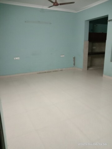 Room in 1.5 BHK Builder Floor at Milestone 32nd Avenue, Sector 15 – for Rent