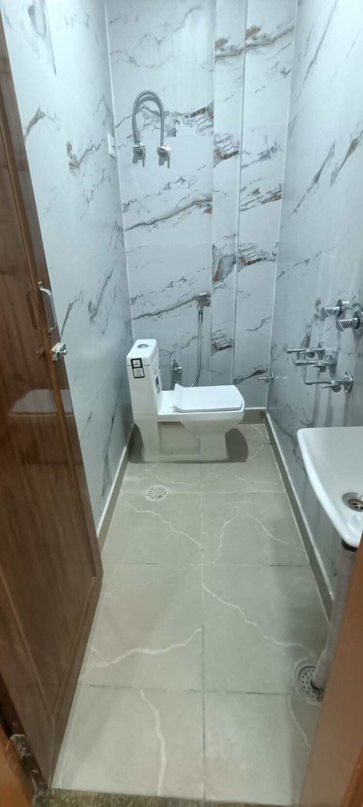 Bathroom, dwarka mor 2 Bedroom 80 Sq.Yd. Builder Floor In Dwarka Mor Delhi 8449297